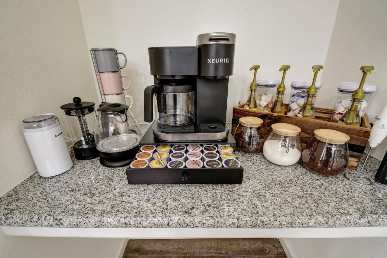 Family Stay! Near Downtown, Coffee Bar, King Bed サンアントニオ エクステリア 写真